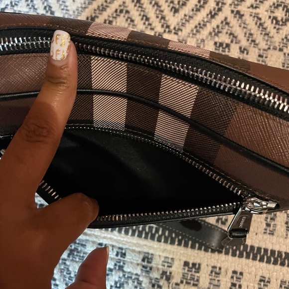 COPY - Authentic Burberry wristlet - Picture 2 of 4